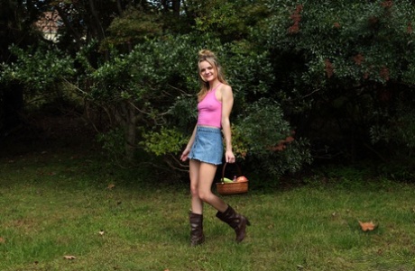 Amateur teen Addee Kate does a handstand before toying her pussy in the yard