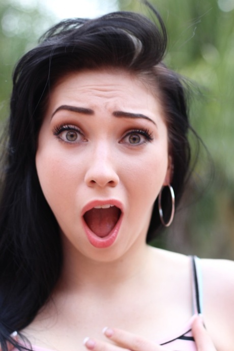 Weißes Mädchen Aria Alexander geht Pussy zu Mund mit einem großen schwarzen Schwanz