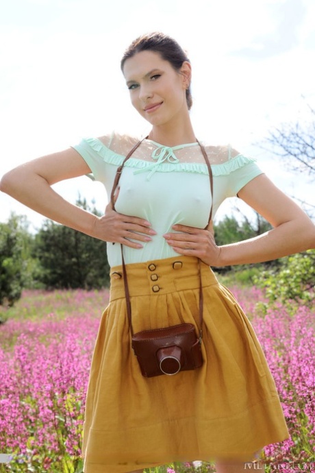 Tall girl Suzanna A uncovers her nice tits and beaver on a blanket in a field