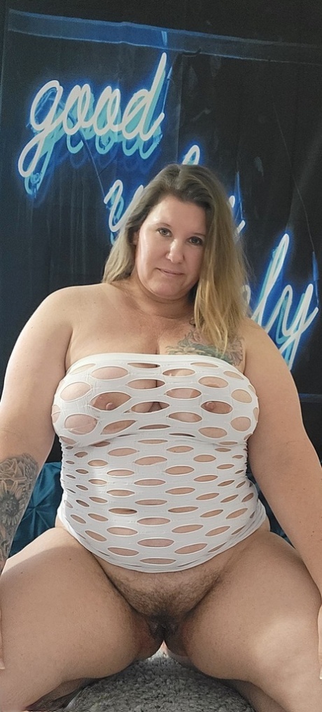 Fat amateur Busty Kris Ann finger spreads her natural pussy during solo action
