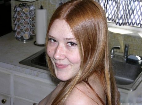 La jeune rousse Harper s