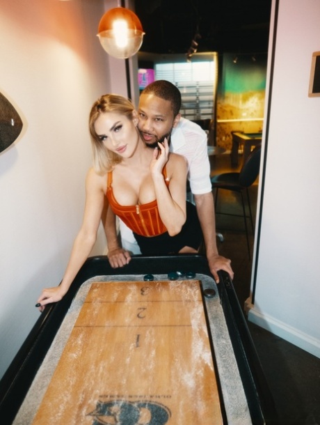Legendary X eseguita da Kenzie Anne Immagini porno