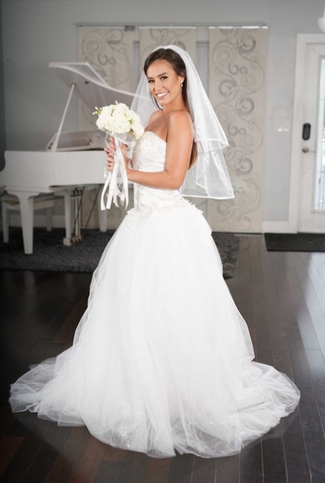Beautiful bride Kelsi Monroe doffs her wedding dress to show her slender body