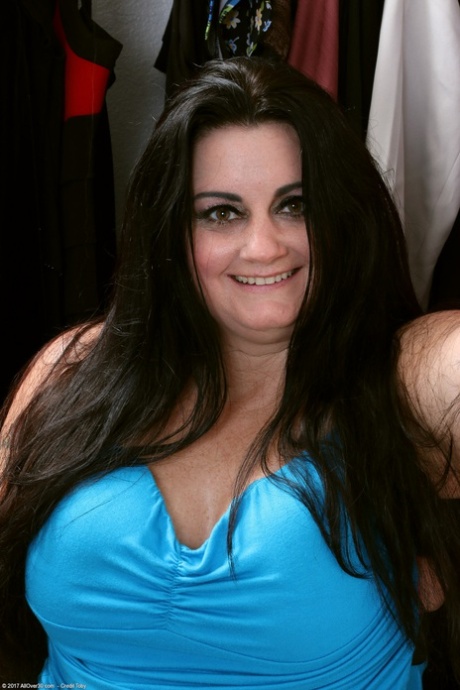 Passionate chubby mom Victoria Powers takes off her dress & presents her body
