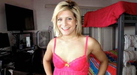 Puta bem usada Caprice Capone recebe mais uma rata POV fuck & cum facial