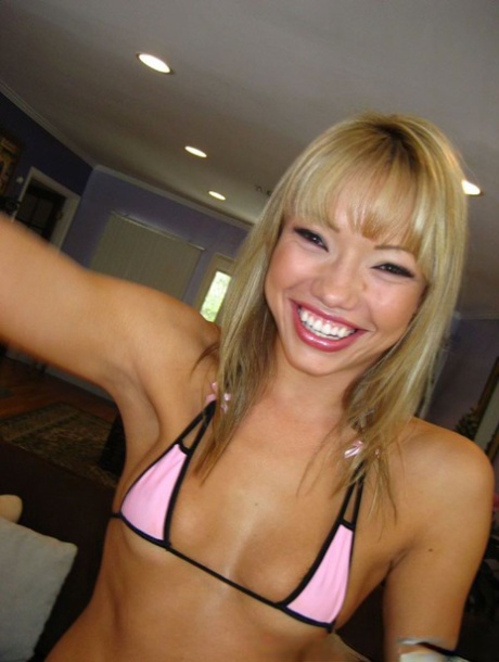 Beautiful smiley blonde Asian Maya Hills in bikini deepthroats a banana