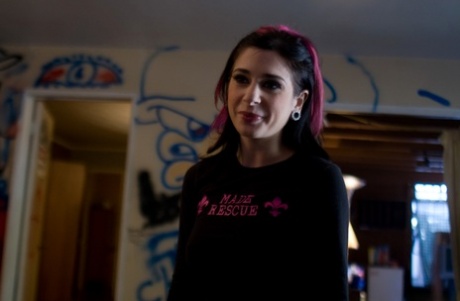 Sexy ludder Joanna Angel og mannskapet i bak scenen gangbang produksjon