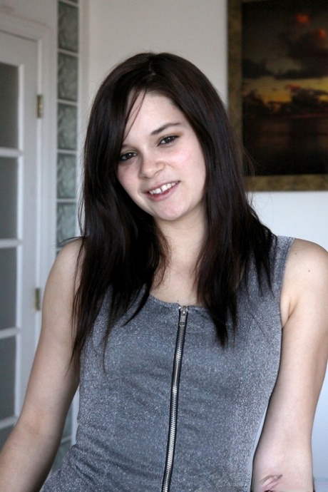 A modesta Jenna J Ross transforma-se numa cabra nojenta e faz-lhe um broche selvagem com garganta profunda