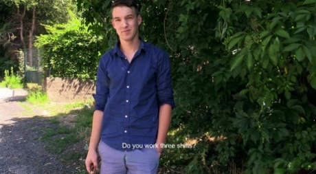 Gay coura dává horký POV výstřik a pak se analyzuje doggystyle venku