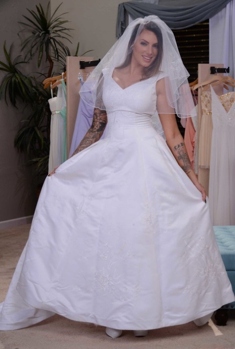 纹身拉丁新娘Juelz文图拉棚婚纱传播猫