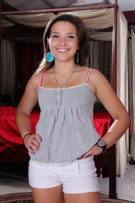 Cute amateur teen Veronica Berry unveils her sweet boobs and hot ass