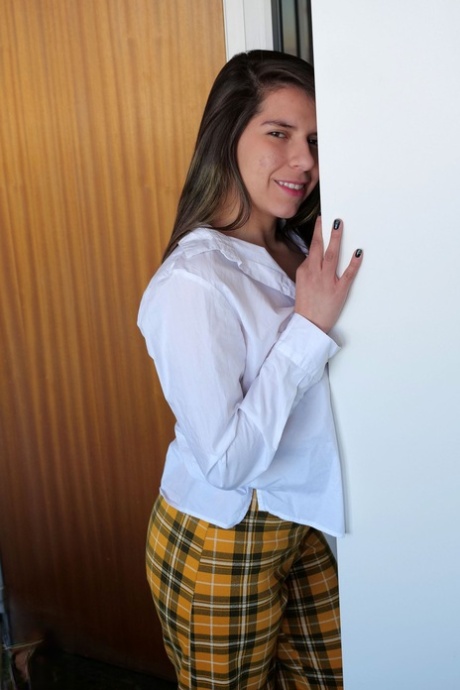 Kinky amateur with big naturals Julia Montalban spreads her ass cheeks
