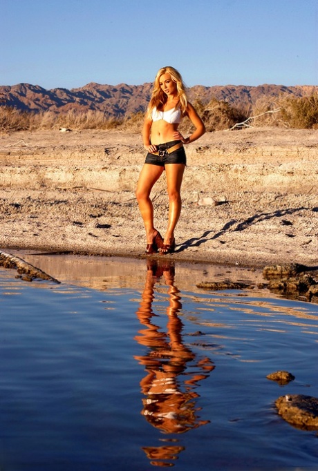 MILF Kayden Kross gets rid of her clothes and shows her big tits at the beach