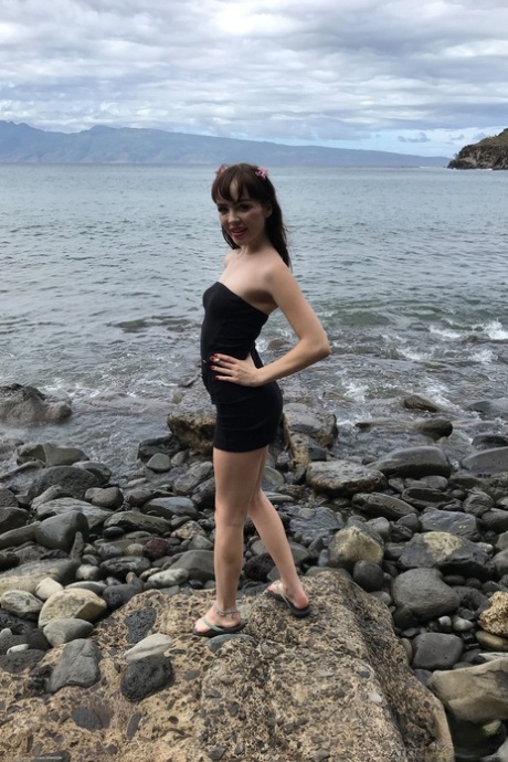 Skinny brunette teen Aliya Brynn unveils her small titties & spreads her muff