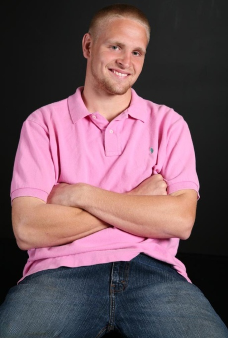 Blond gay Ajax doffs his pink t-shirt and sucks his own dick on a bed