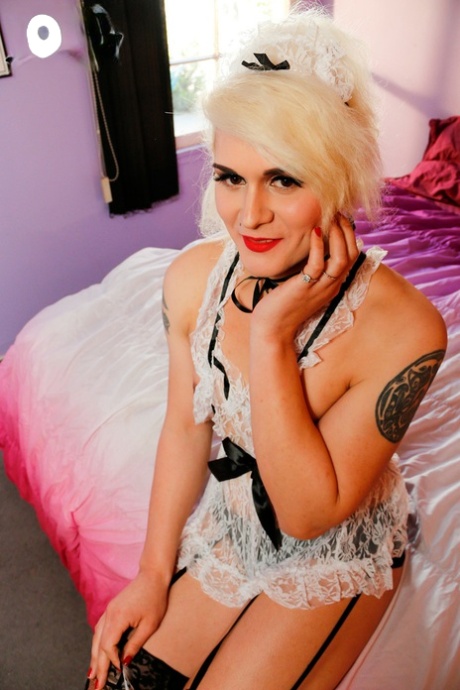 Grooby Girls performed by Isabella Sorrenti Naked Gallery