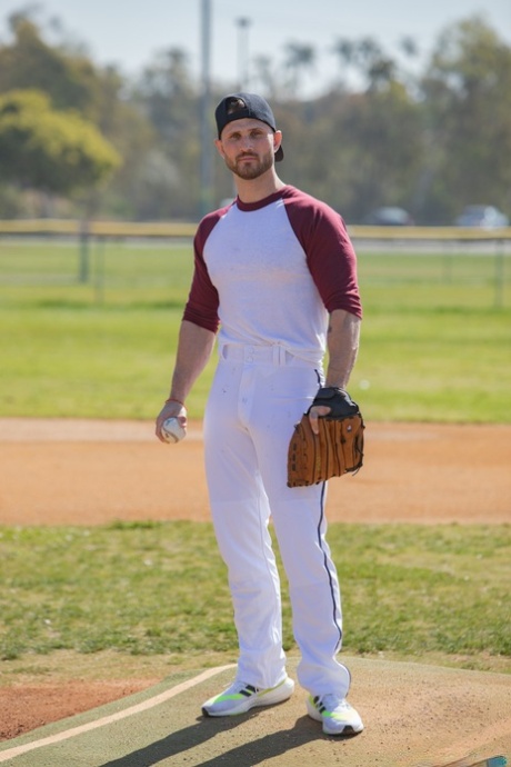 Homosexuální spoluhráči Masyn Thorne & Blain OConnor souloží po baseballovém tréninku
