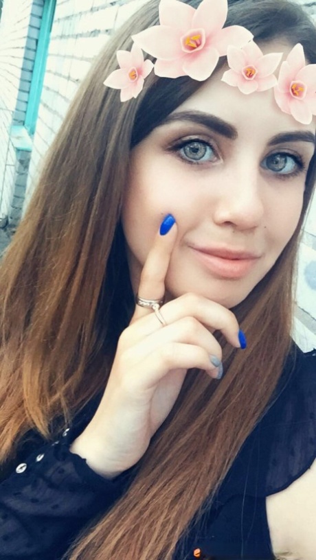 Azjatycka ukochana Dear B pokazuje swoje duże cycki podczas rżnięcia w POV