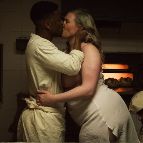 A europeia Heidi Priestess anda às voltas com um homem negro na padaria