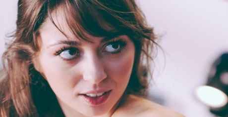 Erotic brunette amateur Miriam seduces her handsome colleague at work