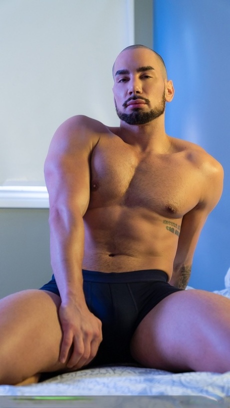Gay hunks Tayler Tash & Drew Dixon hebben wilde anale seks in verschillende posities
