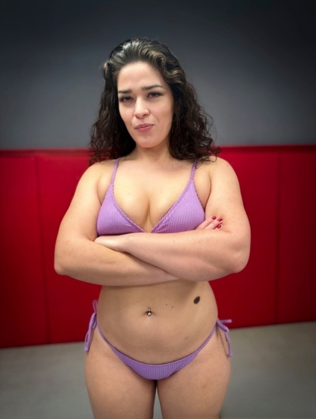 Femdom Victoria Voxxx gets a thorough dicking while wrestling a man
