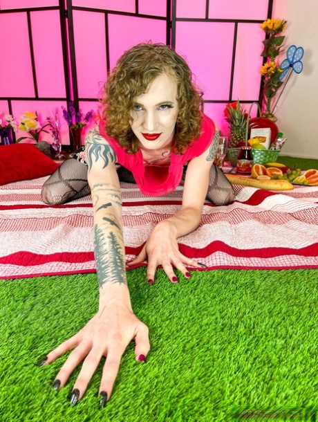 Trans Happy starring Kelly Lovely Nude Pictures