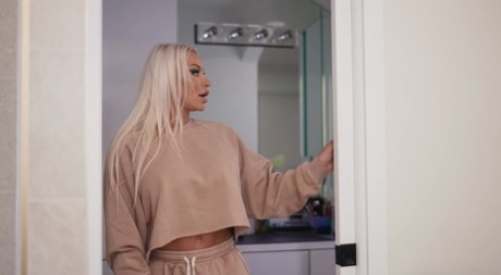 Mile High Media performed by Lucas Frost, Robbin Banx Sex Pictures