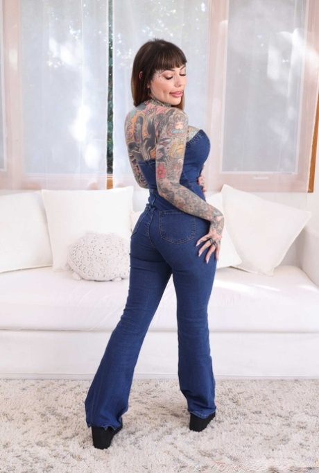 Naughty America featuring Lawson Jones, Tigerlilly Porn Images