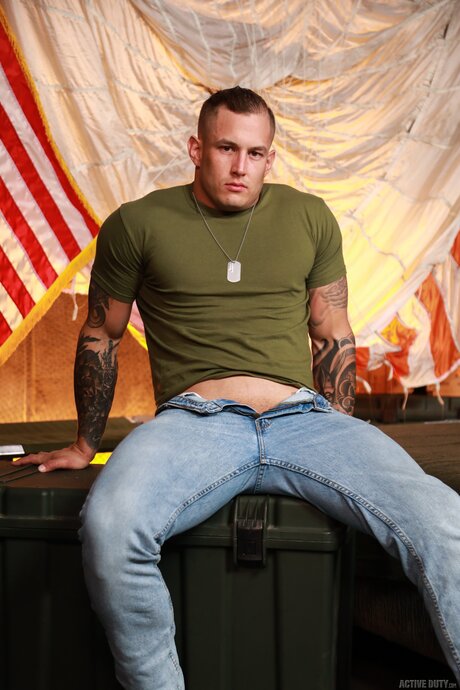 Active Duty featuring Blain OConnor, Brock Kniles XXX Porn Pics